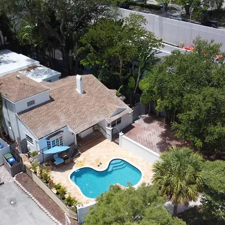 Villa Rio Vista - Massive Las Olas Compound With Pool & 3 Living Areas With Kitchens-3
